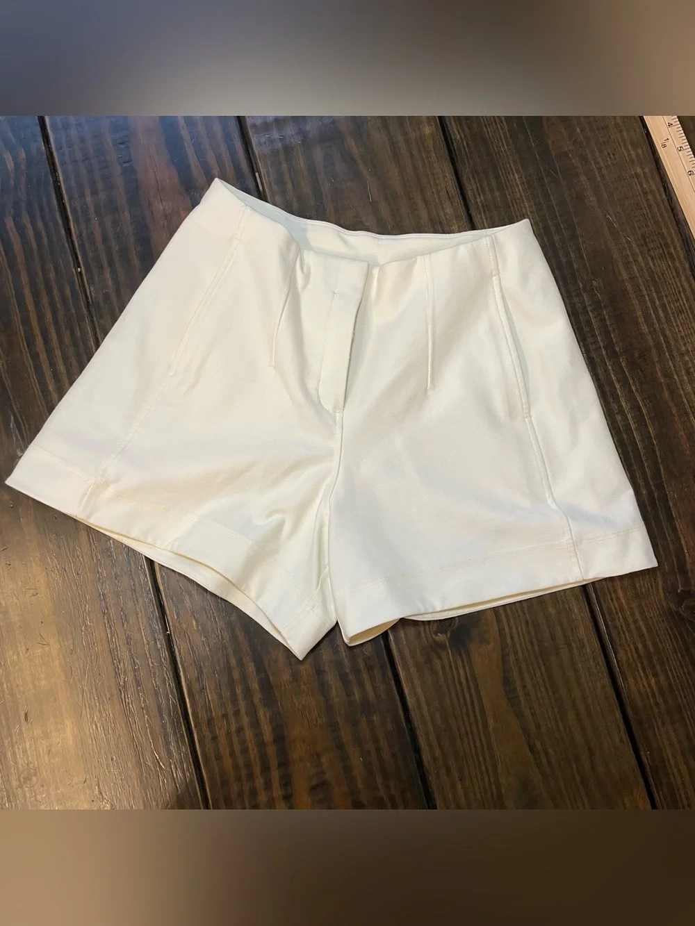 Lululemon Size 0 Utilitech Relaxed Fit HR Short 3.5” color Sundance